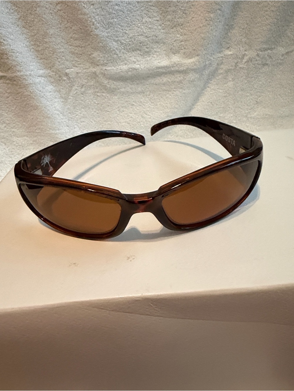 Kenny Chesney Costa Men’s Wrap Sunglasses in Tortoise Frame with Brown Lenses